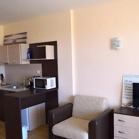 Bright With Parking & Pool Apartamento Sveti Vlas
