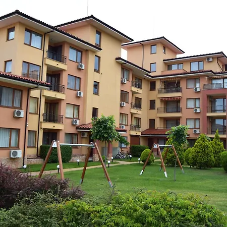 Bright With Parking & Pool