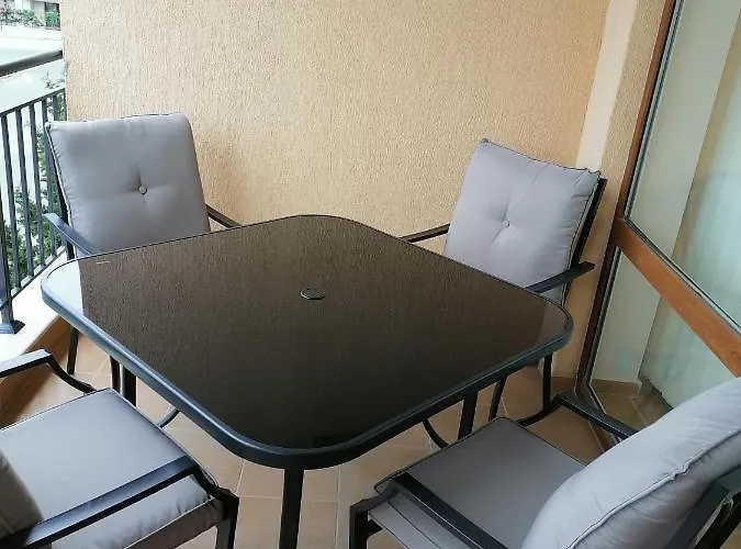 Bright With Parking & Pool Апартаменты Свети-Влас