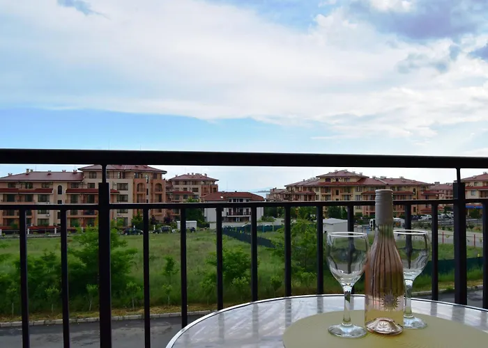 Bright With Parking & Pool Апартаменты *