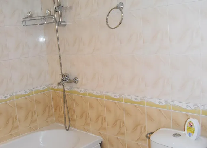 Bright With Parking & Pool Апартаменты