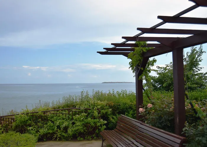 Bright With Parking & Pool Апартаменты *